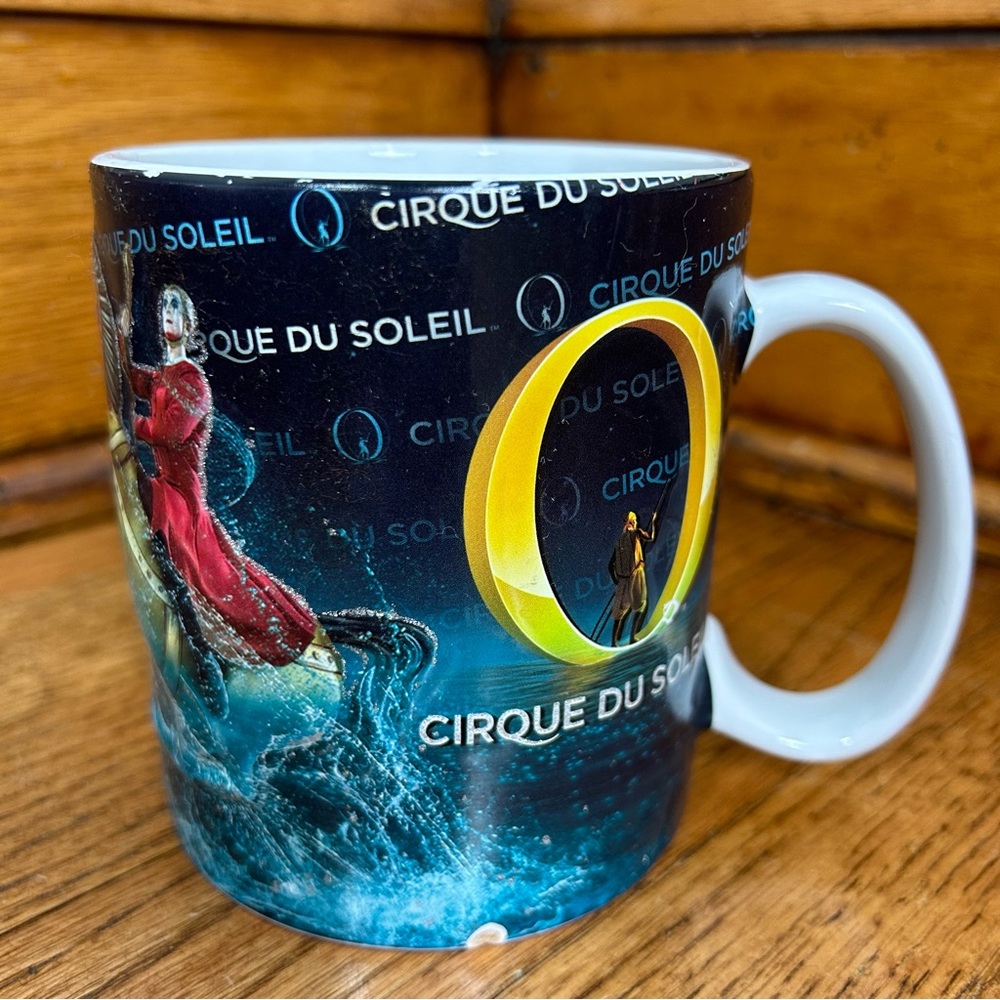 CIRQUE DI SOLEIL Large “O” Limited Edition Raised Performers Coffee Mug